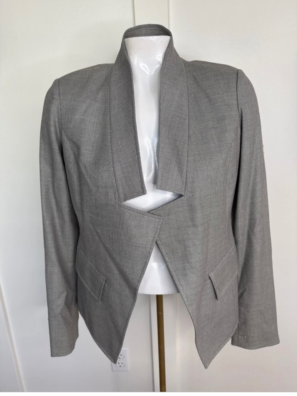 St. John Size 2 Black Single Notch Fitted Suit Jacket Lined Faux Pockets